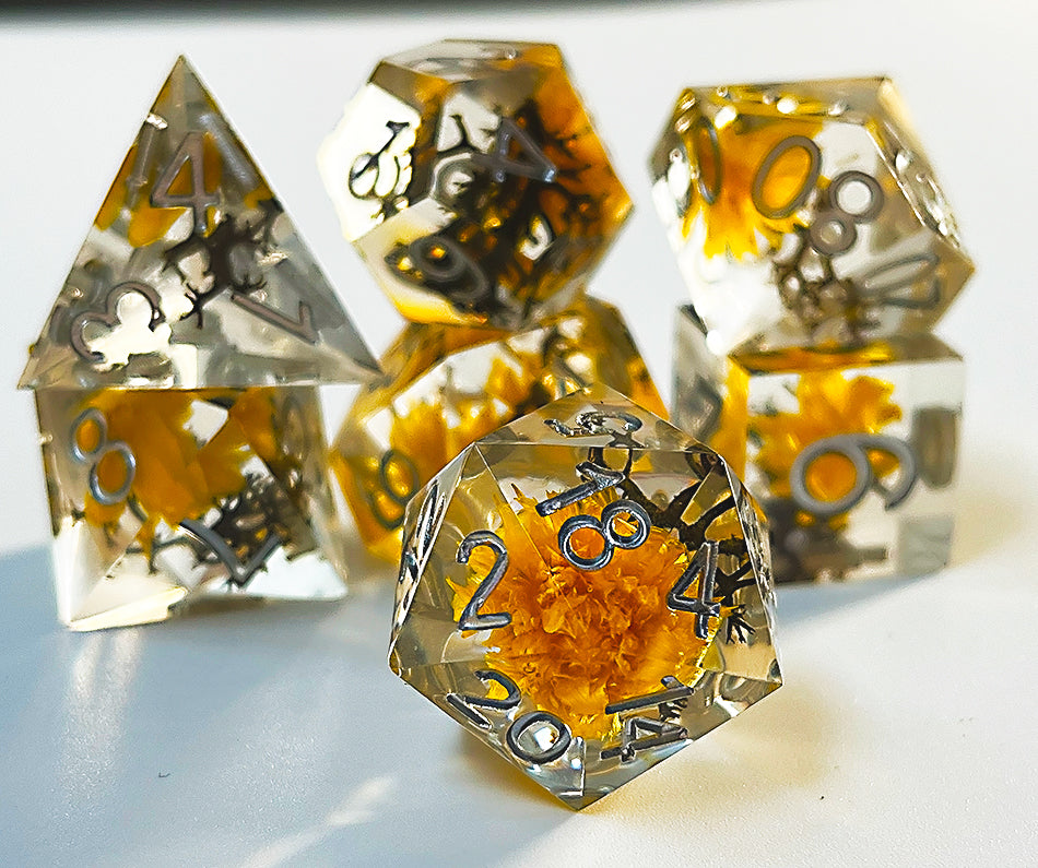 Sharp Resin flower inside 7 DND dice for Dungeons and Dragons(only for wholesale)