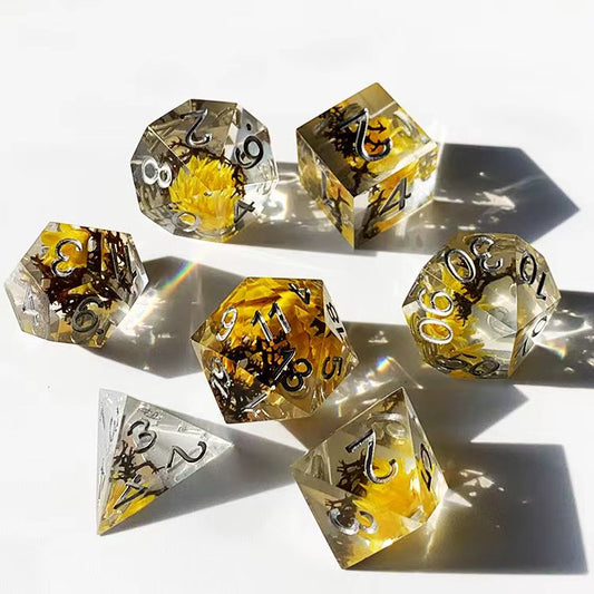 Sharp Resin flower inside 7 DND dice for Dungeons and Dragons(only for wholesale)